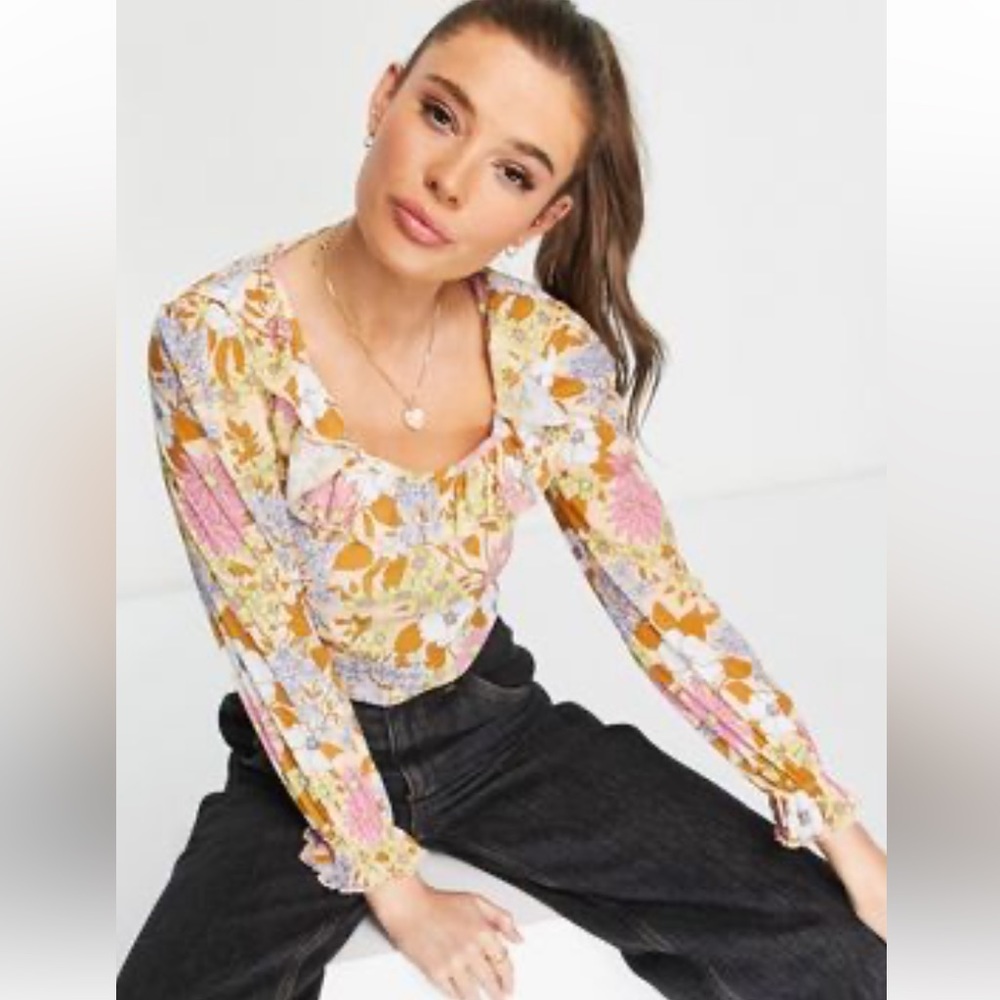 NWT - floral detail top